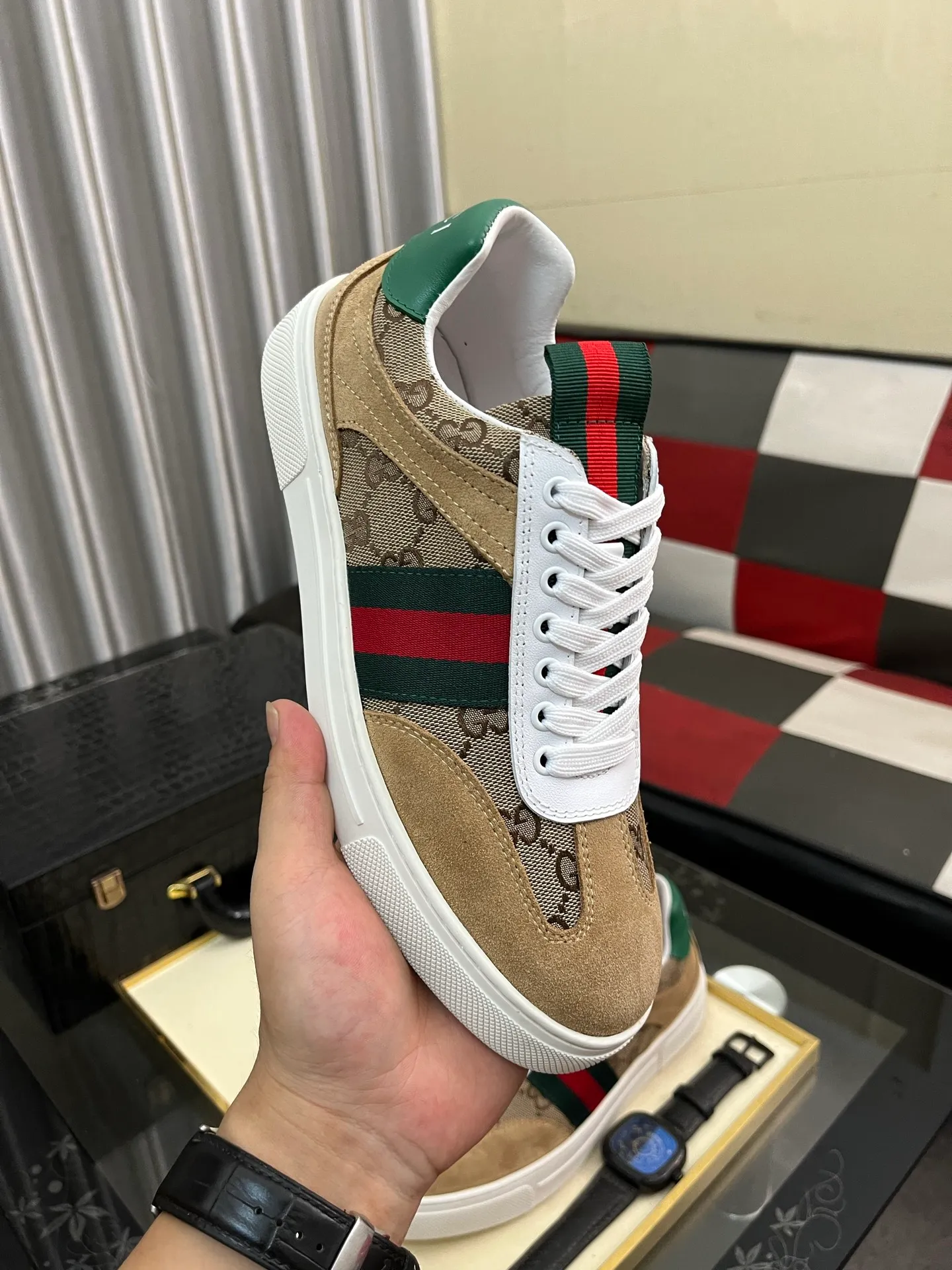 Men's Men's Shoes 💰440 ⌚️⌚️[GUCCI] Gucci men's casual shoes are absolutely popular 🔥The ultimate matching item for trendy men! The charm of super texture is irresistible, the main recommendation, the flower leather color is bright! The upper is made of high-quality brand printed fabric with cowhide, breathable leather lining and wear-resistant rubber sole, noble and elegant! Extremely comfortable🎁🎁You can be as handsome as you want💪 Available in sizes 38-44 and 5️⃣colors